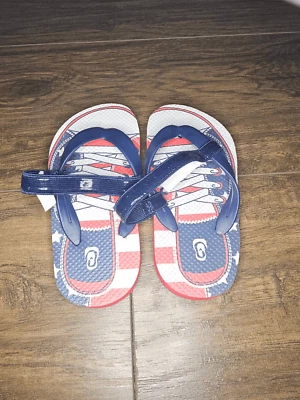 The Children's Place Boys Stars and Stripes Flip Flops Size 8-9 - Image 1 of 4