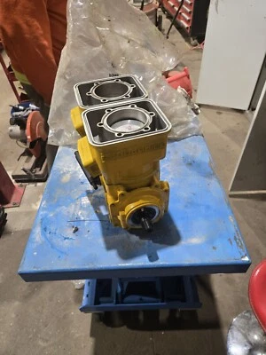 88/91 Seadoo Sbt40-101 Long Block New Old Stock Sp/gt/spi/xp 587cc Yellow Rotax - Image 1 of 4