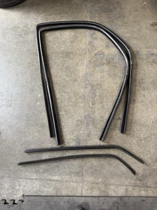 99-03 VW Eurovan T4 Pair Front Left & Right Door Weatherstrip Rubber Seal OEM - Picture 1 of 6