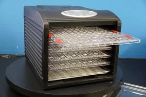 Ivation Lebensmittel Dörrapparat 6 Fächer IVFD60RB 120V 60Hz 480W (gebraucht) - Bild 1 von 1