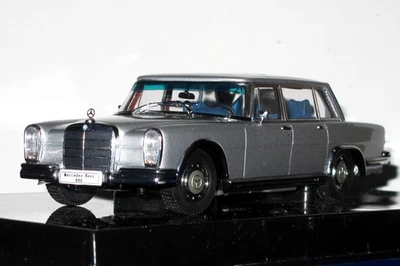 AutoArt 1/43 M-Benz W100-600 SWB sedán modelo fundido a presión caja de embalaje original Foto 1 de 4