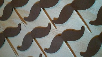 Bigote Fiesta Marrón Cupcake Toppers Juego de 12 Doble Cara Hecho a Mano Foto 1 de 2