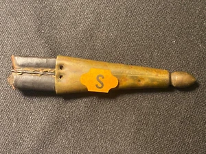 Espada delgada de cuero antigua vaina incompleta con forma de latón - Imagen 1 de 10