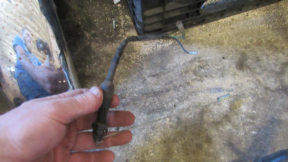 Interruptor freno trasero honda cm400 t 1981 Foto 1 de 1