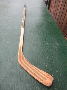 Palo de hockey de madera de 46" largo de colección koho 2260 - Imagen 1 de 6