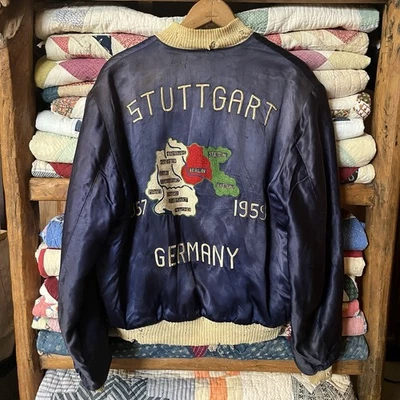 Chaqueta de recuerdo militar vintage de los años 50 Stuttgart Alemania etiqueta de bombardero satinado talla 46 Foto 1 de 4