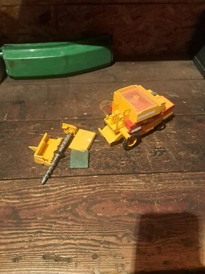 BRITAINS NEW HOLLAND TR96 COMBINE HARVESTER Repair Job - Image 1 of 4