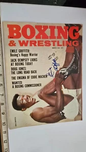 EMILE GRIFFITH  SIGNED BOXING MAGAZINE COVER  1966 & COA - Picture 1 of 1