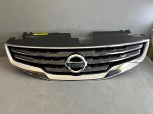 OEM 2010-2012 Nissan Altima Sedan Black and Chrome Grille w/ Emblem 62070ZX00A - Bild 1 von 12