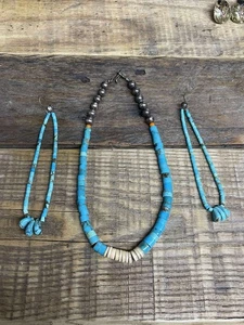 Navajo Türkis Farbe Perlenkette und Set Ohrringe - Bild 1 von 2