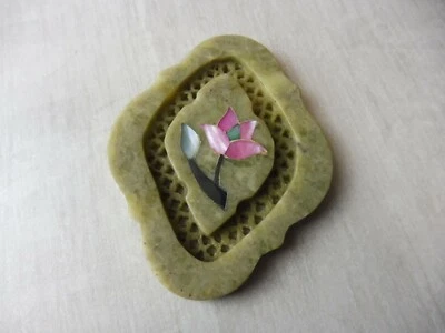 Ancienne décoration / couvercle de boîte, en pierre avec incrustation nacre - Photo 1/4