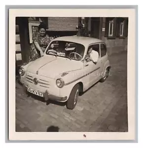 Coche FIAT 600 - Foto antigua década de 1960 - Imagen 1 de 2