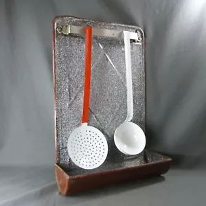 Vintage französisch grau weiß burgundisch Emaille Wandutensilien Gestell mit Utensilien - Bild 1 von 9