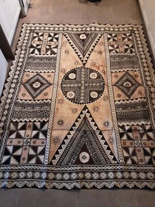 LARGE FIJIAN HAND PAINTED MASI CLOTH WITH TRADITIONAL MOTIF 170CM X 200CM - Picture 1 of 3