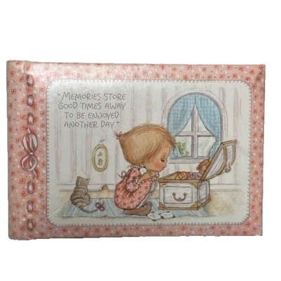 Винтажный фотоальбом 1973 Hallmark Betsey Clark 4x6 дюймов вмещает 20 фотографий ребенка - Изображение 1 из 4