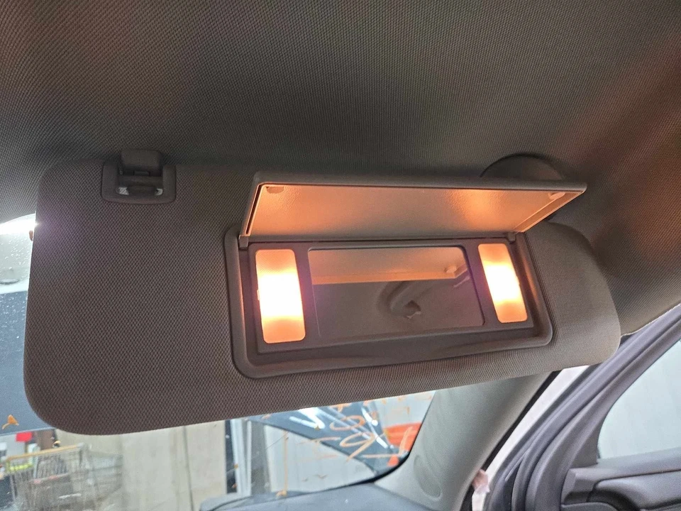 Used Right Sun Visor fits: 2014 Chevrolet Malibu Right Grade A Foto 1 de 4