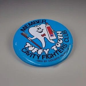 Tuffy Tooth Cavity Fighters Club ~ distintivo di latta spilla membro 1969 ~ Colgate-Palmolive - Foto 1 di 4