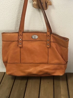 Bolso de Hombro Fossil Naranja Guijarros Cuero Tachuelas Asas Superiores Cremallera Foto 1 de 4