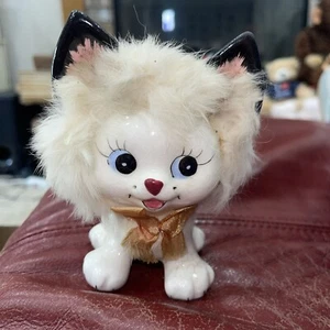 Kitschy Vtg Ucagco White Ceramic Cat Kitty Fuzzy Furry Japan Sticker Big Eyes - Picture 1 of 11