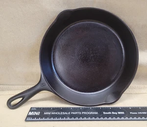 Vintage Wagner Ware Cast Iron Skillet - Size 8 - Sidney O - #1058 A - Restored - Picture 1 of 8