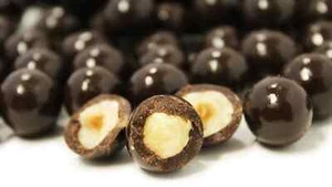 Dunkle Schokolade überzogene Haselnüsse - Premium Nuss Snack | 180g / 540g / 1kg / 3kg - Bild 1 von 4
