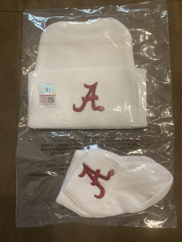 NEW Alabama Crimson Tide  Newborn Baby Knit Cap and Socks Set Cover