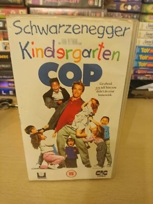KINDERGARTEN COP UNIVERSAL UK PAL VHS VIDEO 1992 Arnold Schwarzenegger  - Image 1 of 4