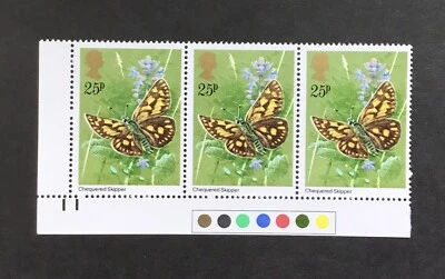 Estampilla postal 1981 a cuadros patrón mariposa MNH tira TL de 3 - peine de franqueo Foto 1 de 2