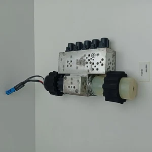 2007-2013 BMW 330i Convertible Top Hydraulic Pump Motor 7128780 - Picture 1 of 9