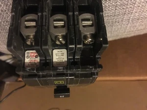 Interruptor circuito cuadrado D Q2L3225 3 polos 225A 3P 240V tipo QOU - Imagen 1 de 4