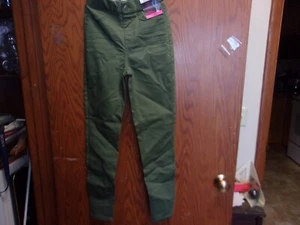 BRAND  NEW LADY'S NO BOUNDARIES GREEN PULL-ON CURVY JEGGING w/ 2 BACK POCKETS - Picture 1 of 4
