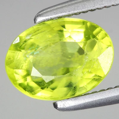 0.99ct t.w 7x5.1mm Nice Oval Natural Untreated Green Peridot Gemstone Myanmar - Image 1 of 4