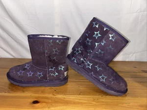 UGG Classic Iridescent Stars Nightshade/Lila Stiefel - Mädchen/Kinder/Jugend Größe 4 - Bild 1 von 8