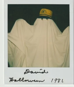 VINTAGE PHOTO/POLAROID: KID IN GHOST WITH CAP HALLOWEEN COSTUME - Picture 1 of 1