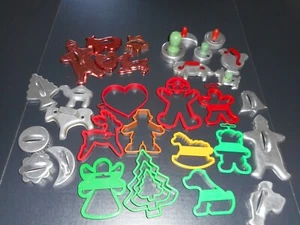 33 Vintage Aluminum/Plastic Cookie Cutters/Green & Red Handles/Wilton/Ekco - Picture 1 of 9
