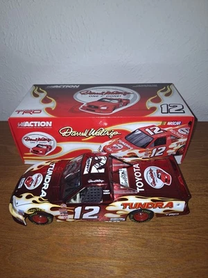 Camión Darrell Waltrip 2005 Toyota One & Done color cromo 1/24 firmado RARO Foto 1 de 4