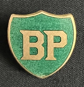 BP PETROL FORECOURT ATTENDANT TANKER DRIVER VINTAGE ENAMEL LAPEL BUTTON BADGE - Picture 1 of 10