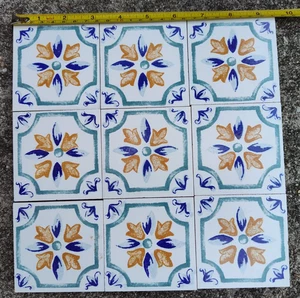 Vintage 3-1/8" Pershing Park Keramikfliese Lilie Geometrie Muster 9 Stck. blau türkis orange - Bild 1 von 6