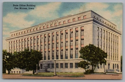 State Office Building, Street View in Des Moines, IA. Vintage Postcard TS-173 - Image 1 of 2