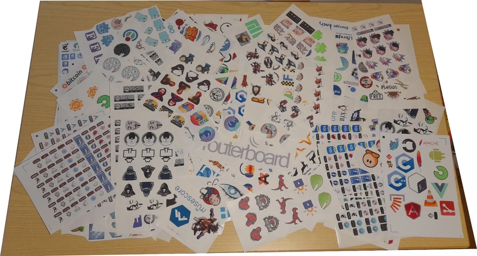 1000 adesivi sticker badge vinile programmazione linux foss open source software - Immagine 1 di 1