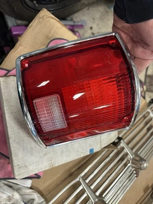 NOS GM 73-87 CHEVROLET GMC C10 K5 BLAZER  SUBURBAN TAILLIGHT LEN NEW IN BOX Left - Image 1 of 4