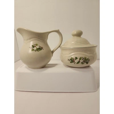 Pfaltzgraff Christmas Heirloom Creamer Sugar Bowl Set De 2 Retirados EE. UU. Acebo  Foto 1 de 4