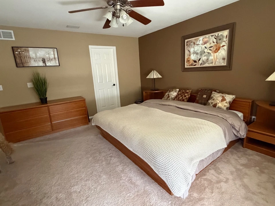 Juego de dormitorio king size madera maciza usado Foto 1 de 3