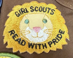 Girl Scout Badge Read With Pride Lion - Bild 1 von 1