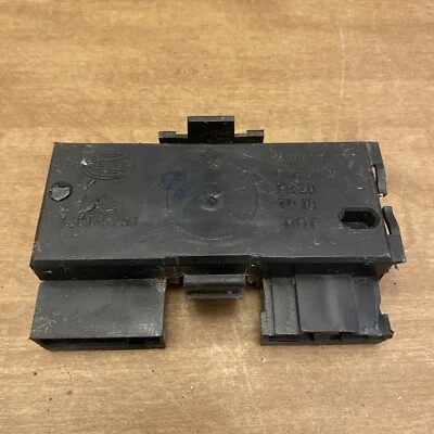 VW CORRADO / PASSAT B3 ЗАДНЯЯ ДВЕРЬ / КРЫШКА БАГАЖНИКА ВНУТРЕННИЙ ДЕРЖАТЕЛЬ ЛАМПЫ 321945259 - Изображение 1 из 4