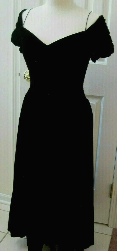 Karin Stevens официальный черный бархат макси платье оборки и подкладка с плеча sz 8 - Изображение 1 из 4