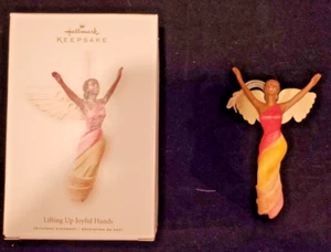 2007 Hallmark Keepsake Ornament "Lifting Up Joyful Hands" -- Neu im Karton - Bild 1 von 2