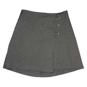 NUEVO CON ETIQUETAS Falda a Rayas Negra Wild Fable Para Mujer Mini Envolvente Frontal Talla XS Juniors - Imagen 1 de 4