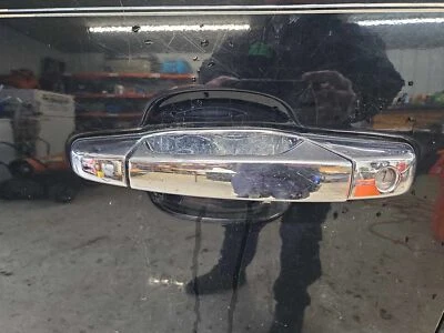 Maçaneta externa esquerda frontal usada serve: 2009 Chevrolet Avalanche 1500 porta fr - Imagem 1 de 4