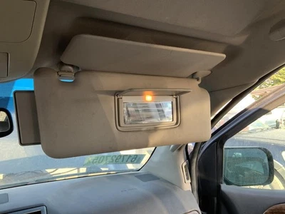 Parasol derecho usado se adapta a: Nissan Armada 2011 con iluminación primaria inferior LE R. Foto 1 de 4